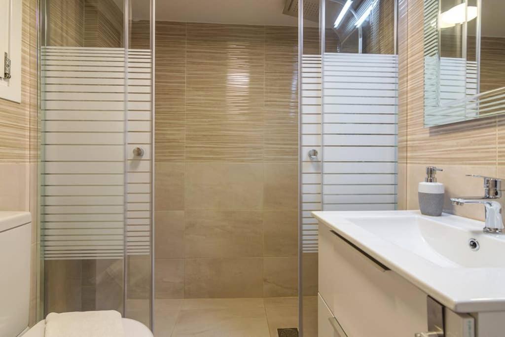 דירות אתונה Brand New Decorated Flat For 4 Ppl In Pagrati מראה חיצוני תמונה